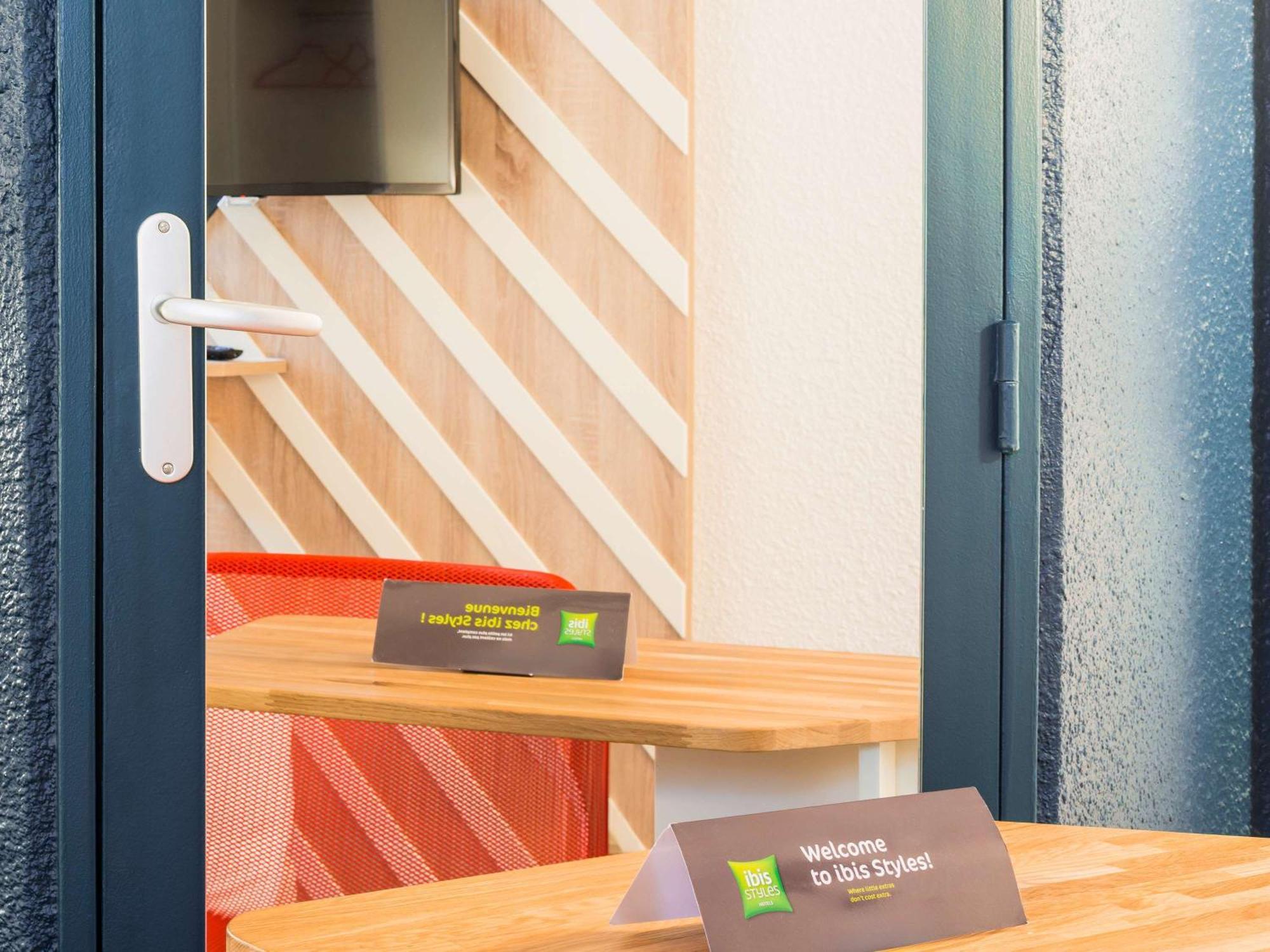 Ibis Styles Rouen Val De Reuil Hotell Val-de-Reuil Eksteriør bilde