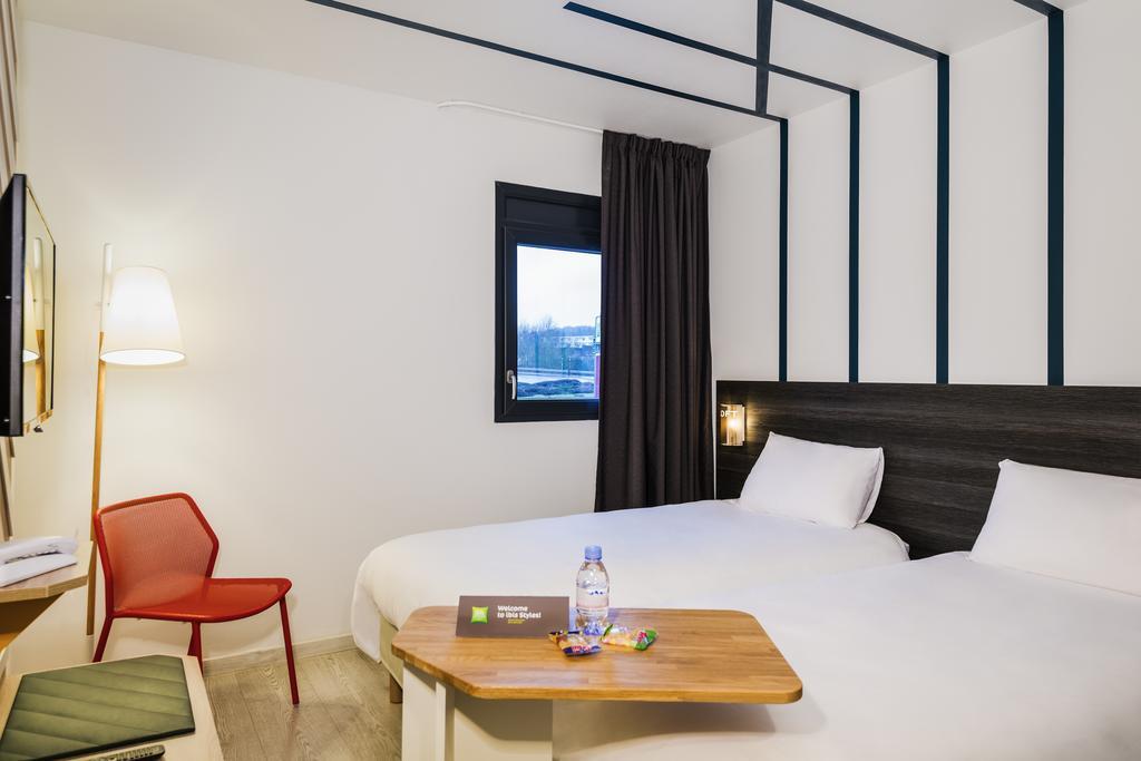 Ibis Styles Rouen Val De Reuil Hotell Val-de-Reuil Eksteriør bilde