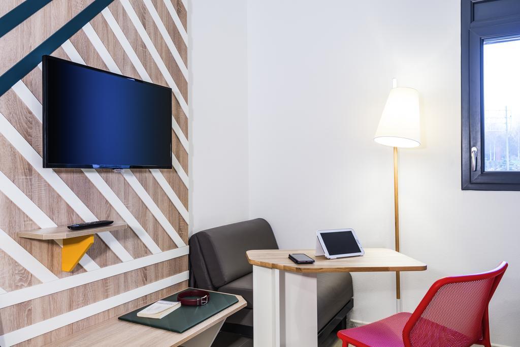 Ibis Styles Rouen Val De Reuil Hotell Val-de-Reuil Eksteriør bilde