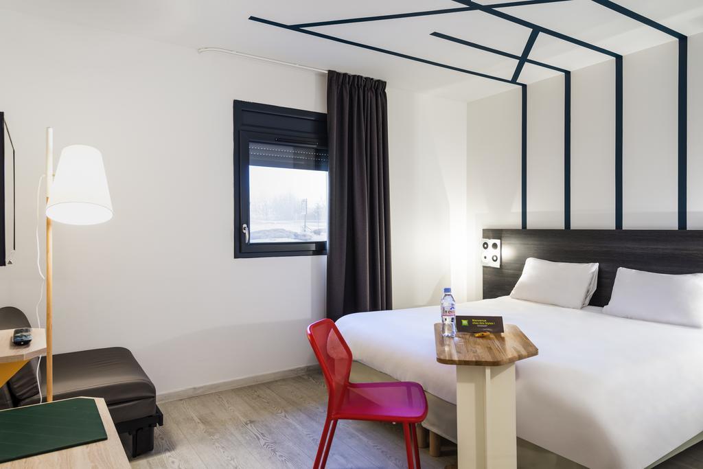 Ibis Styles Rouen Val De Reuil Hotell Val-de-Reuil Eksteriør bilde
